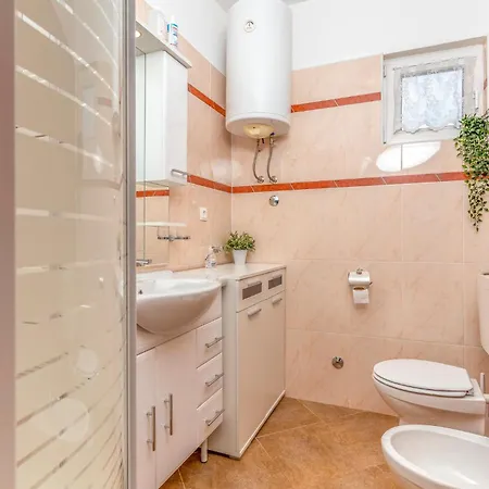 Holiday home In With Kitchen *