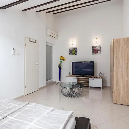 Holiday home In With Kitchen Veprinac